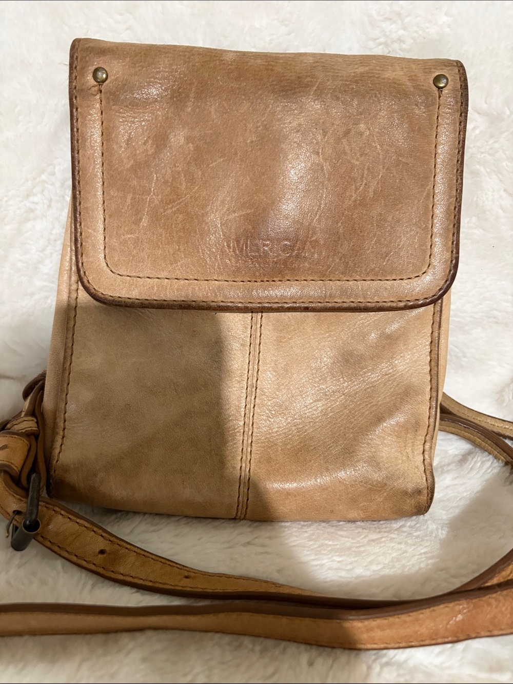 Classic Tan Leather Messenger Bag with Adjustable Strap